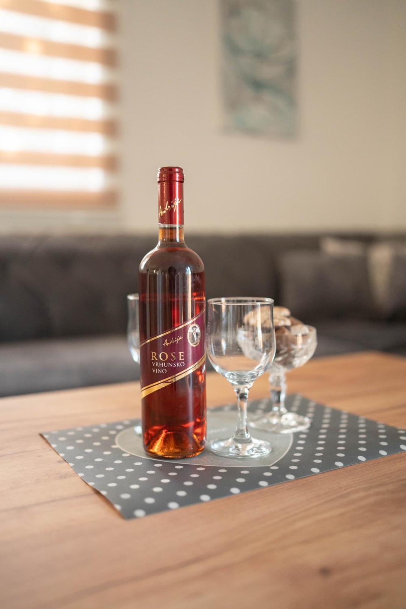 Apartmani Elegance Tuzla Kültér fotó